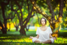 爱游戏入口-巴特勒化身防守铁闸，勇士主场大胜引热议，这才是争冠最后拼图